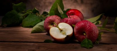 Äpplen på ett bord - bättre blodfetter med äpple